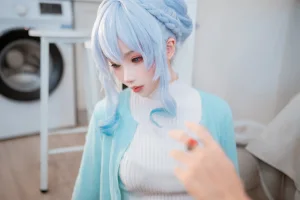 《雪女》｜rioko凉凉子 · 80张写真、13 个视频