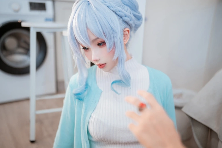 《雪女》｜rioko凉凉子 · 80张写真、13 个视频