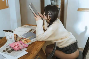 《关于我的青梅竹马是痴女这件事》｜rioko凉凉子 · 94张写真、5 个视频