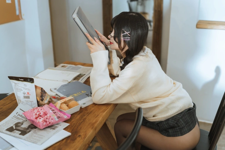 《关于我的青梅竹马是痴女这件事》｜rioko凉凉子 · 94张写真、5 个视频