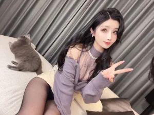 《情人节巧克力》｜rioko凉凉子 · 40张写真、25 个视频