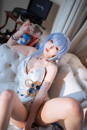 《海伦礼服》｜rioko凉凉子 · 48张写真、14 个视频