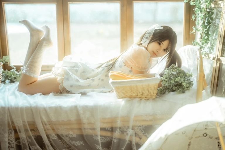 《花房 小裙子》｜rua阮阮 · 54张写真