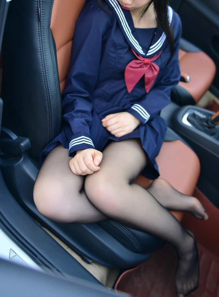 《车内JK》｜雪琪SAMA · 20张写真