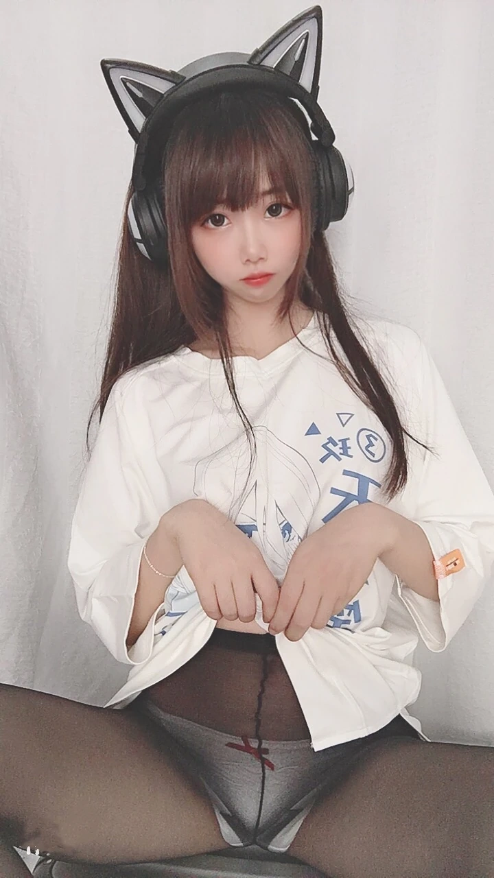 《干物妹自拍图包（赠送浴巾自拍）》｜雪琪SAMA · 37张写真、5 个视频