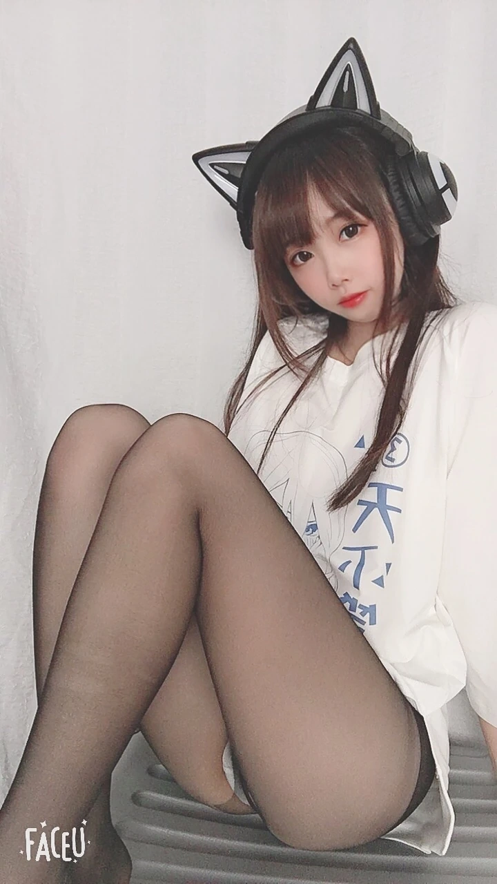 《干物妹自拍图包（赠送浴巾自拍）》｜雪琪SAMA · 37张写真、5 个视频