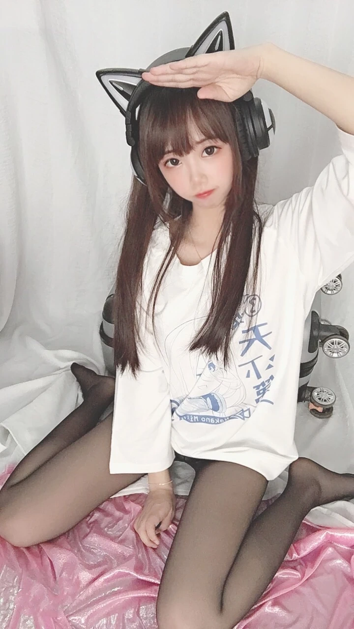 《干物妹自拍图包（赠送浴巾自拍）》｜雪琪SAMA · 37张写真、5 个视频