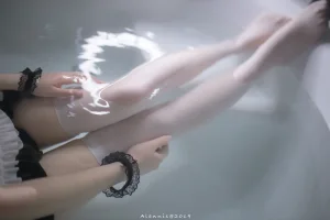 《女仆水下版》｜雪琪SAMA · 22张写真、1 个视频