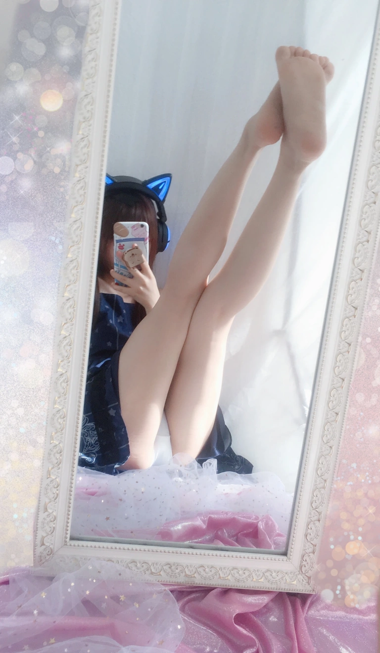 《自拍足控》｜雪琪SAMA · 15张写真、4 个视频