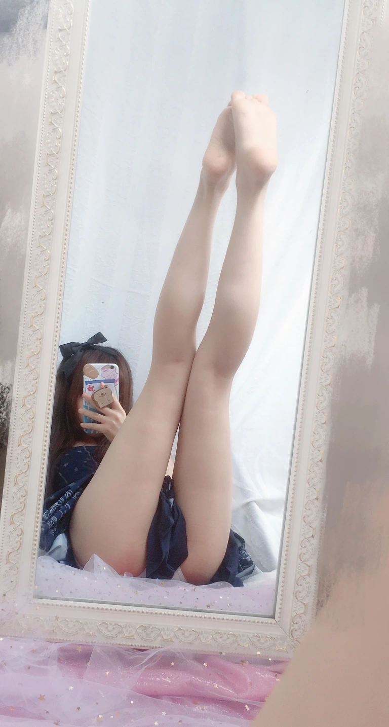 《自拍足控》｜雪琪SAMA · 15张写真、4 个视频