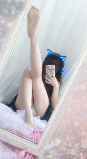 《自拍足控》｜雪琪SAMA · 15张写真、4 个视频