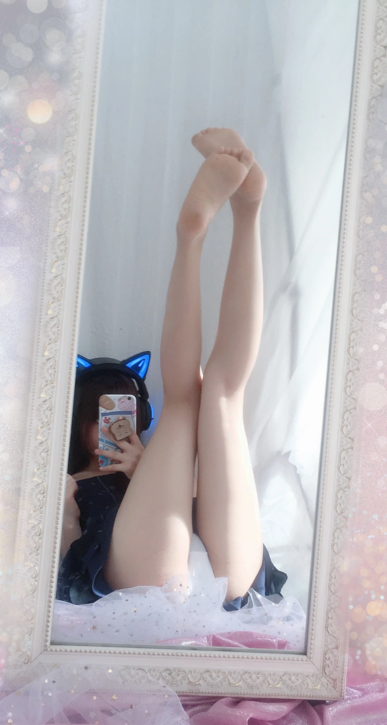 《自拍足控》｜雪琪SAMA · 15张写真、4 个视频