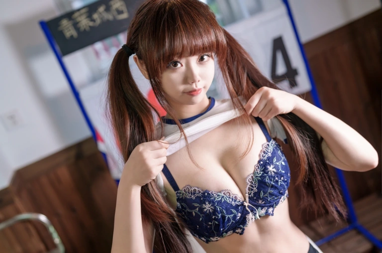 《体育室》｜雪琪SAMA · 64张写真、1 个视频