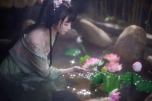 《不早朝》｜Shika小鹿鹿 · 28张写真、1 个视频