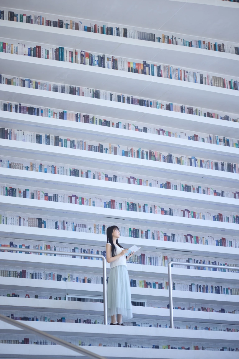 《图书馆》｜Shika小鹿鹿 · 16张写真
