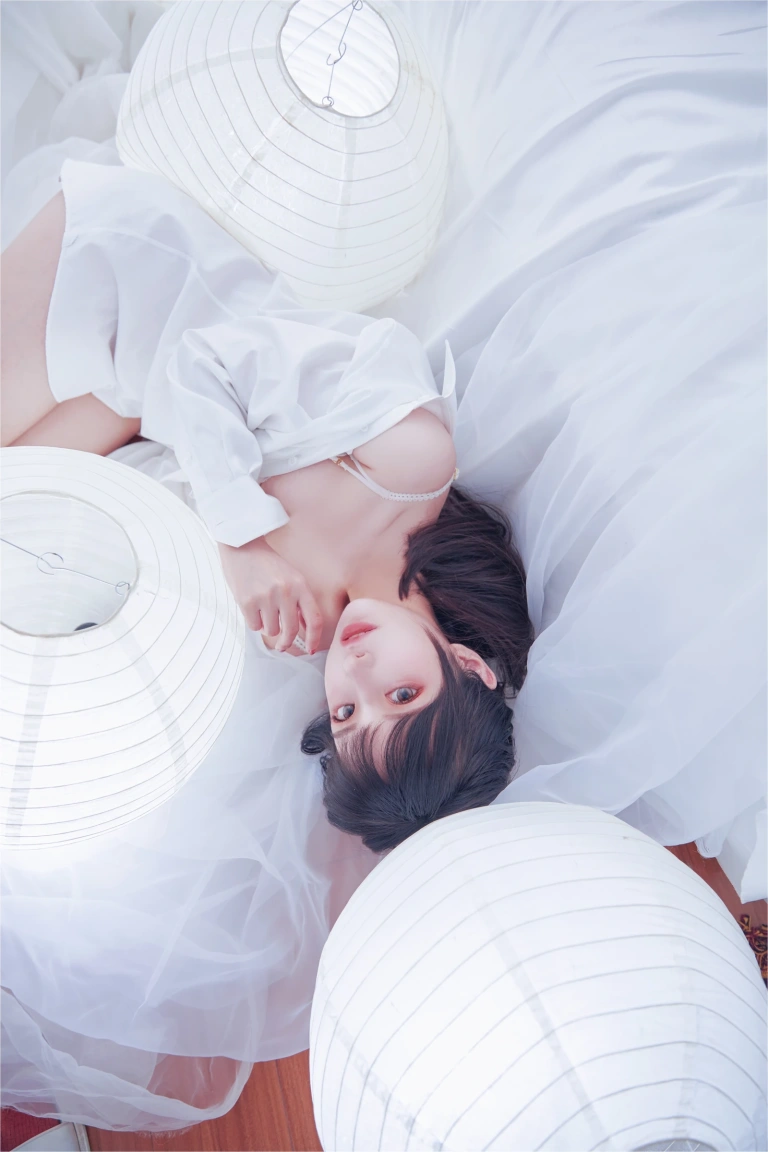 《纯白》｜Shika小鹿鹿 · 18张写真