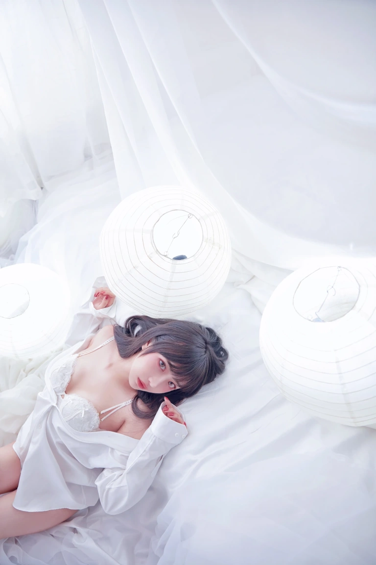 《纯白》｜Shika小鹿鹿 · 18张写真