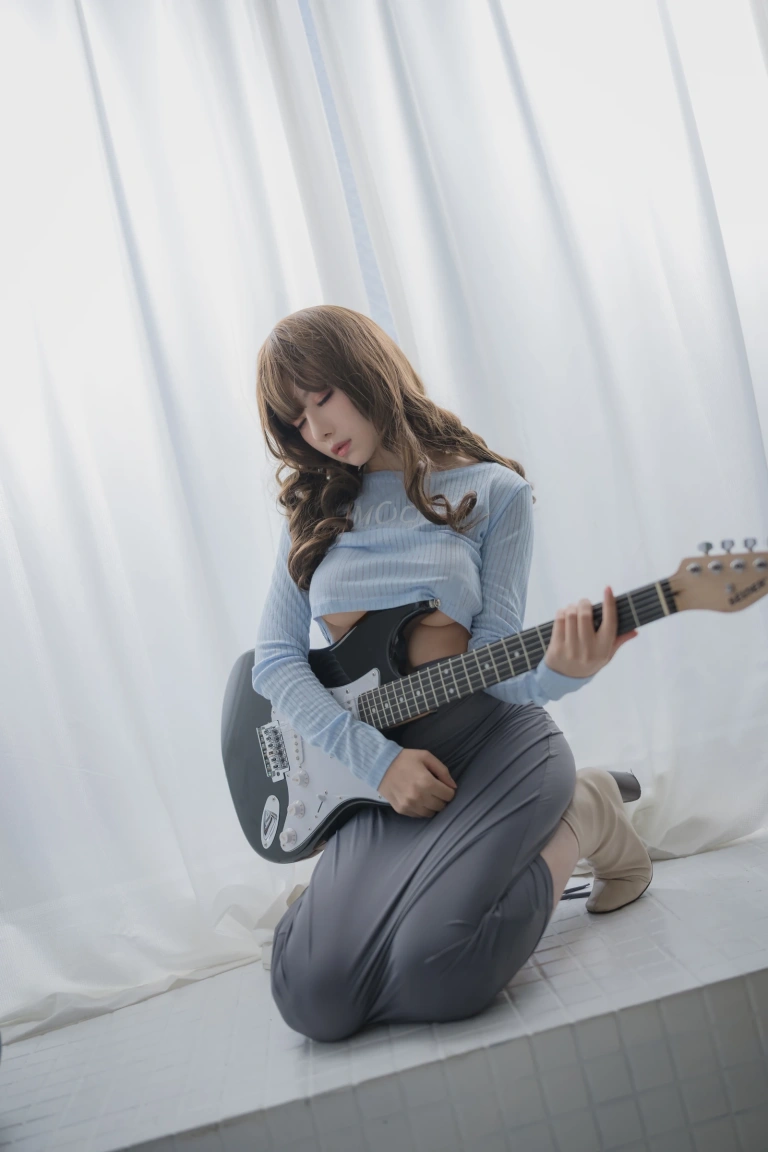 《吉他妹妹》｜Shika小鹿鹿 · 20张写真