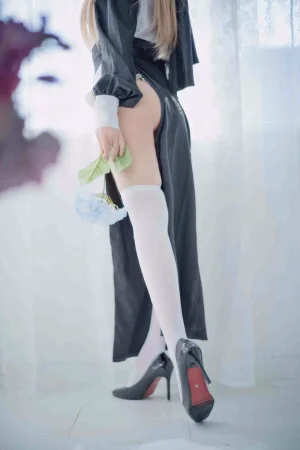 《修女》｜Shika小鹿鹿 · 16张写真