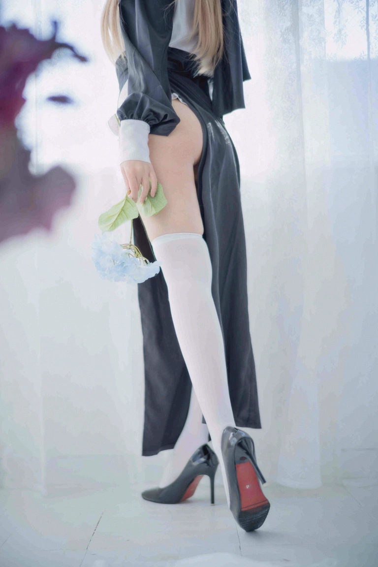 《修女》｜Shika小鹿鹿 · 16张写真