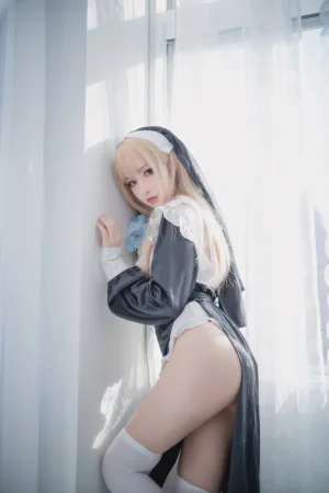 《修女》｜Shika小鹿鹿 · 16张写真