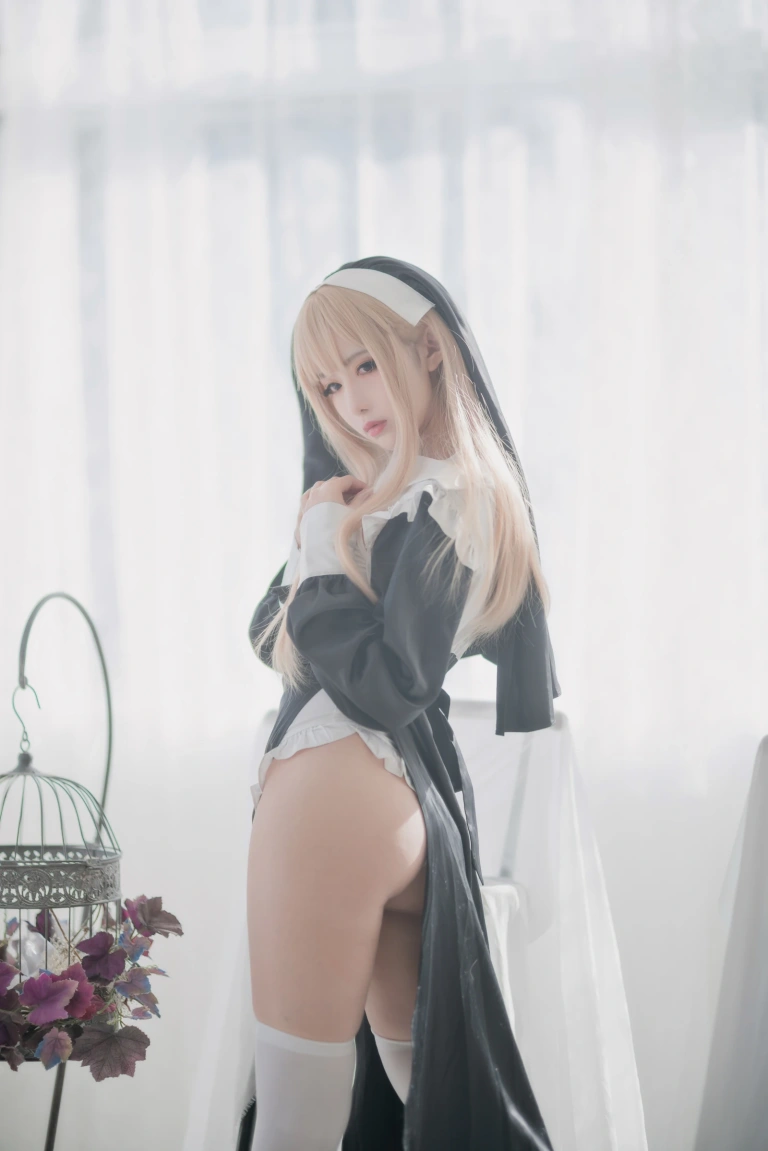 《修女》｜Shika小鹿鹿 · 16张写真