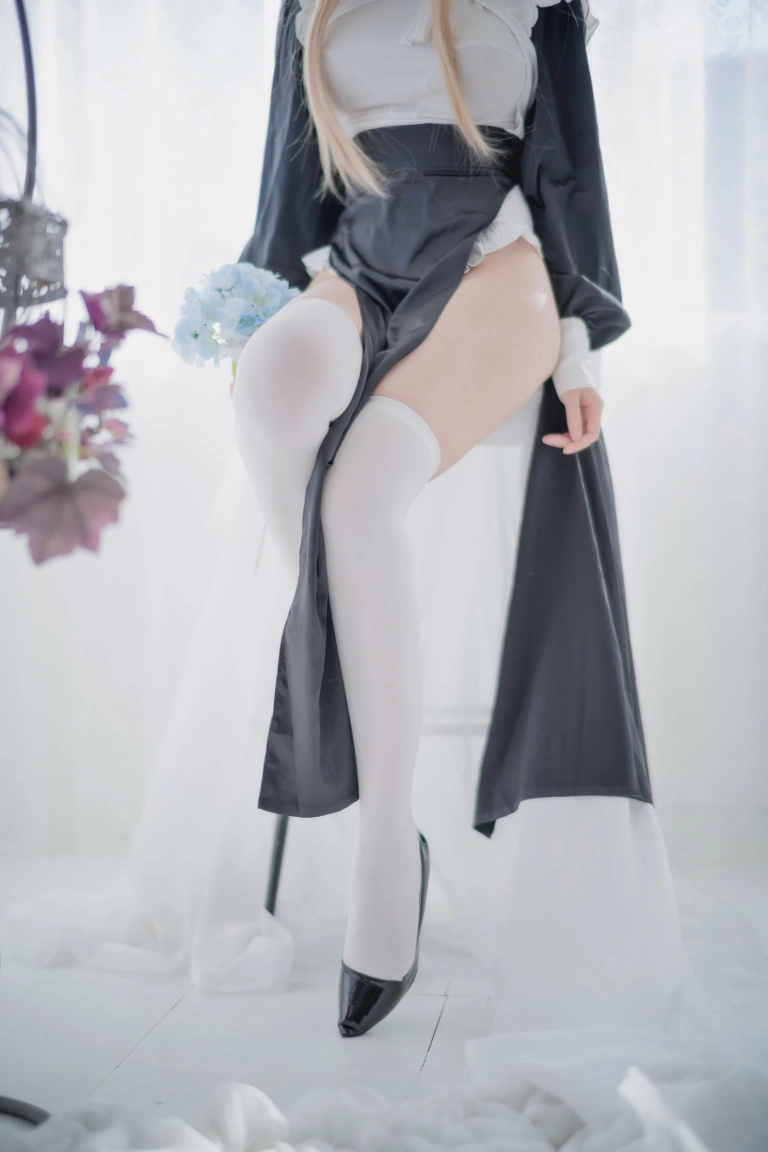 《修女》｜Shika小鹿鹿 · 16张写真