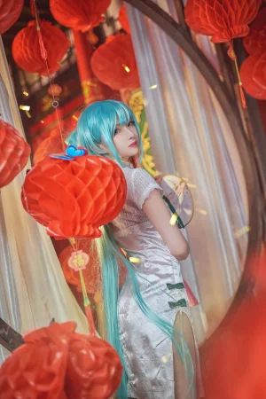 《初音韶华》｜Shika小鹿鹿 · 13张写真、2 个视频