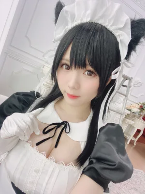 《爱宕女仆》｜霜月shimo · 16张写真、2 个视频