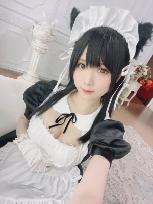 《爱宕女仆》｜霜月shimo · 16张写真、2 个视频