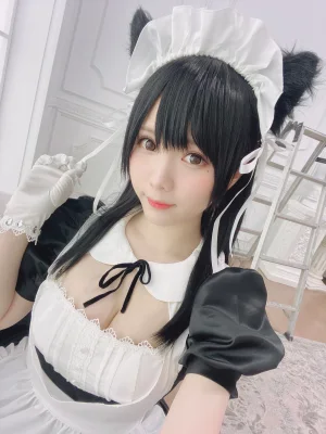 《爱宕女仆》｜霜月shimo · 16张写真、2 个视频