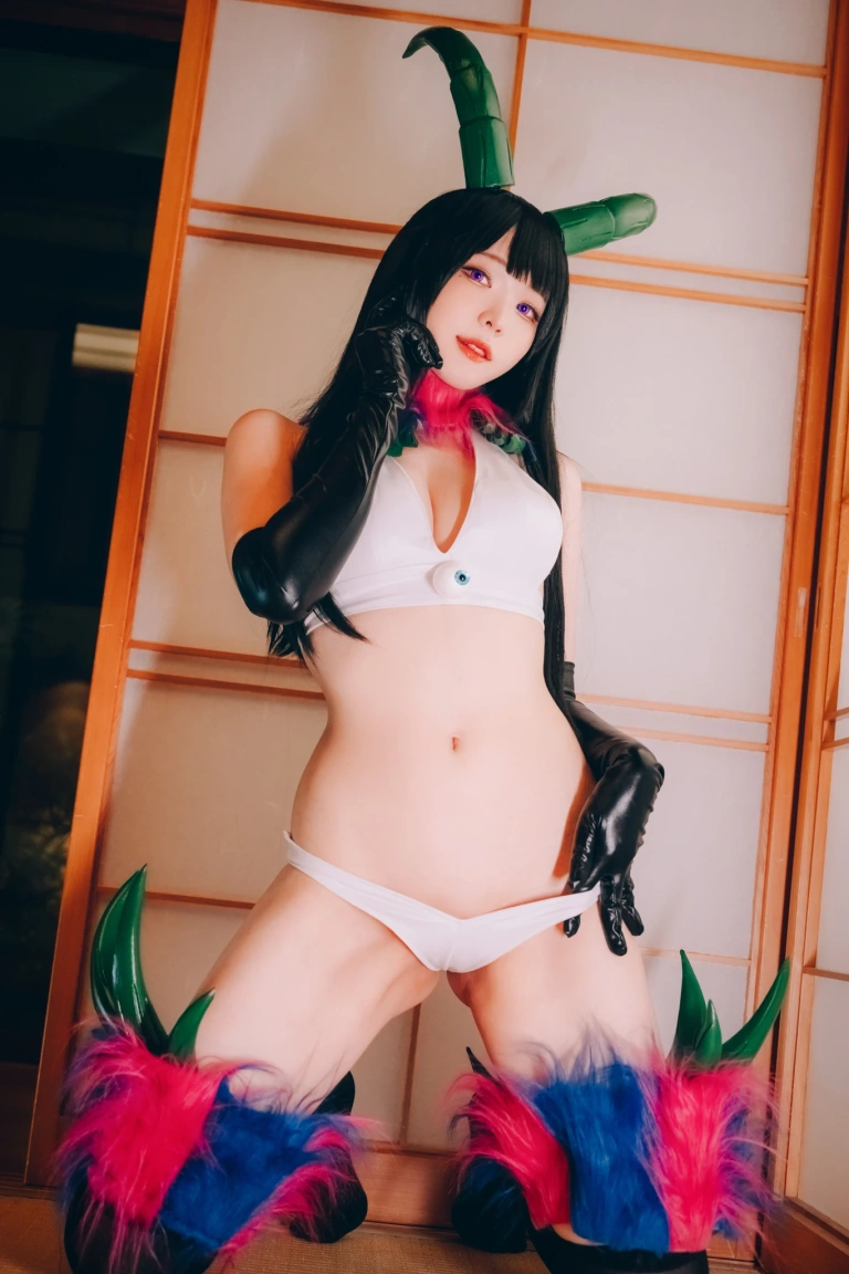 《惡魔姊姊千夜寫真本》｜霜月shimo · 85张写真