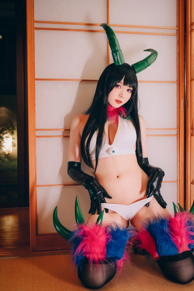 《惡魔姊姊千夜寫真本》｜霜月shimo · 85张写真