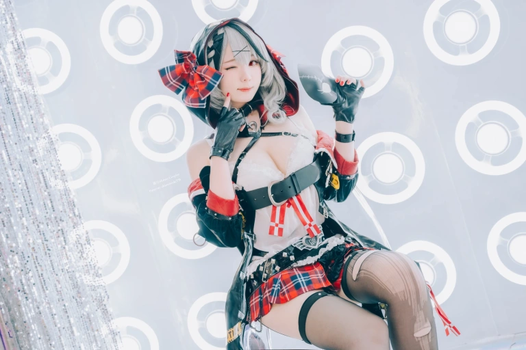 《Sakamata Chloe》｜霜月shimo · 16张写真