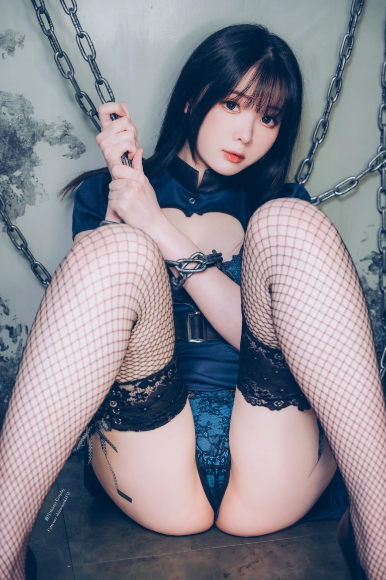 《Police》｜霜月shimo · 51张写真