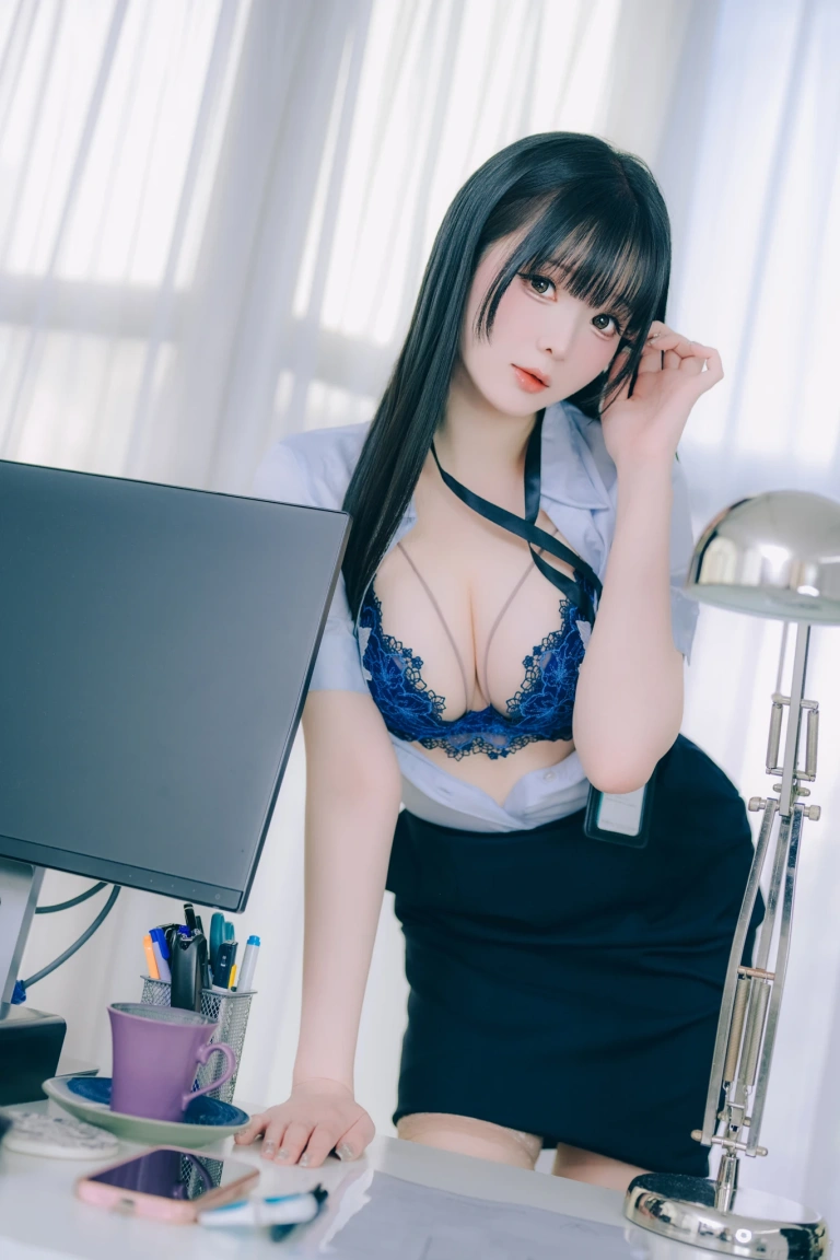 《DL写真集 Shimo’ Secret Office Vol.02》｜霜月shimo · 139张写真