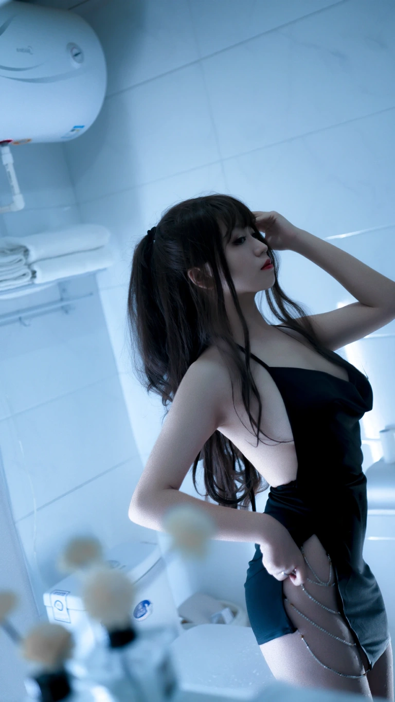 《光效黑吊带》｜洛可ss · 30张写真