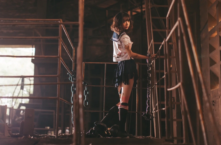 《VOL.01 制服写真集 血腥JK（被囚禁的少女）》｜疯猫ss · 28张写真