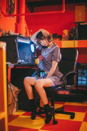 《VOL.02 制服写真集 暗黑JK（被囚禁的少女）》｜疯猫ss · 16张写真