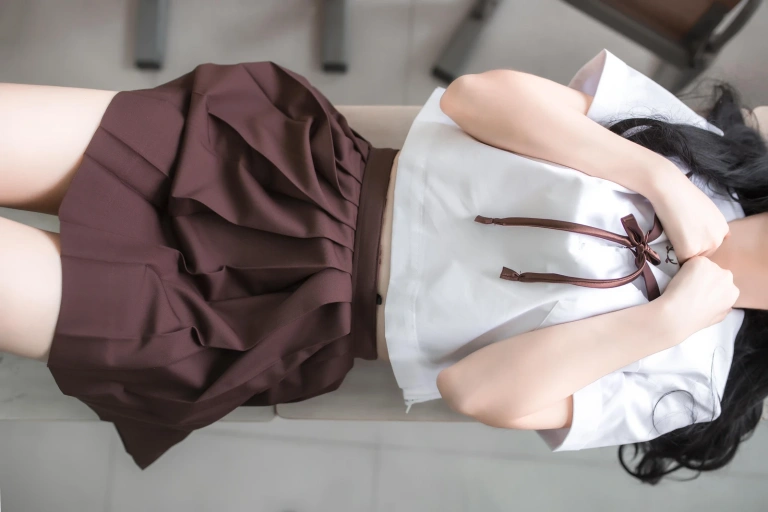 《VOL.02 制服写真集 棕裙》｜疯猫ss · 22张写真