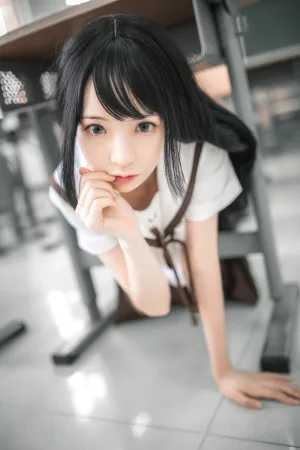《VOL.02 制服写真集 棕裙》｜疯猫ss · 22张写真