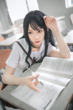 《VOL.02 制服写真集 棕裙》｜疯猫ss · 22张写真