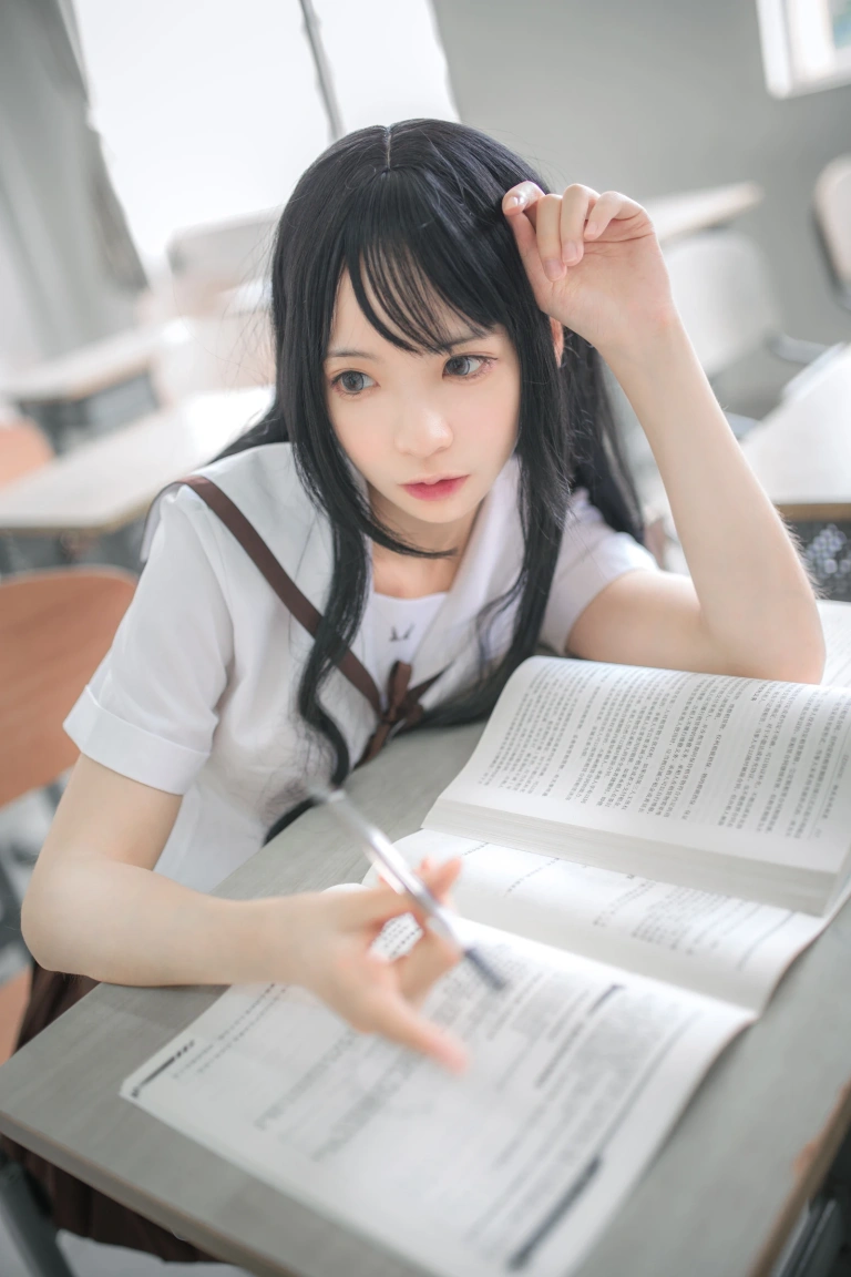 《VOL.02 制服写真集 棕裙》｜疯猫ss · 22张写真