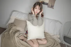 《VOL.05 个人写真集 半胸毛衣》｜疯猫ss · 25张写真