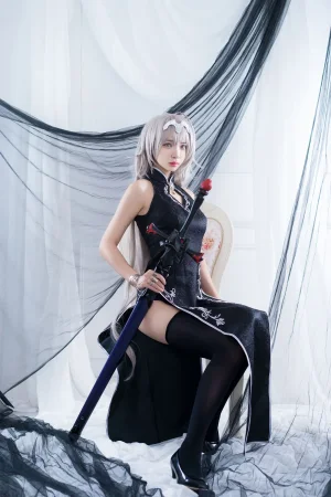 《黑骑士》｜疯猫ss · 16张写真