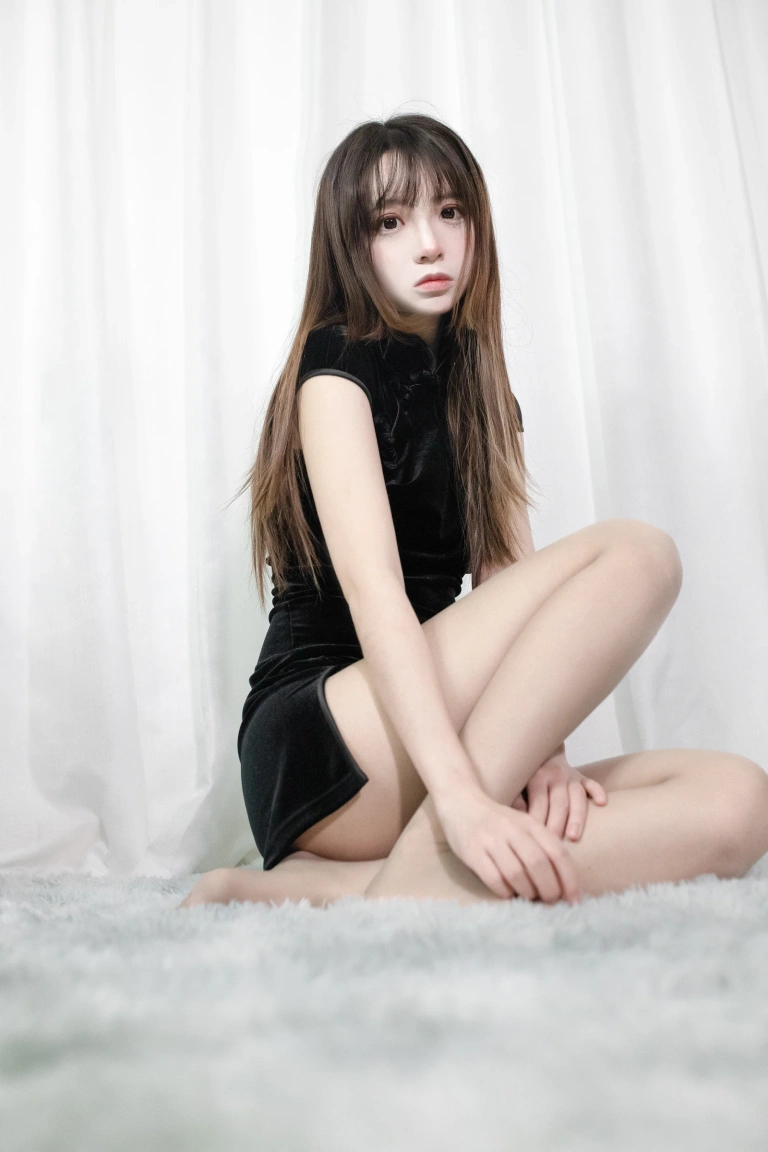 《黑旗袍》｜疯猫ss · 20张写真