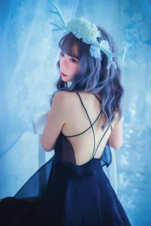 《黑裙网袜》｜疯猫ss · 25张写真