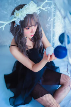《黑裙网袜》｜疯猫ss · 25张写真