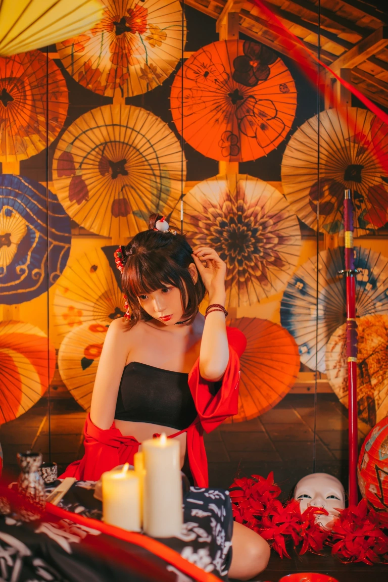 《红色羽衣》｜疯猫ss · 15张写真