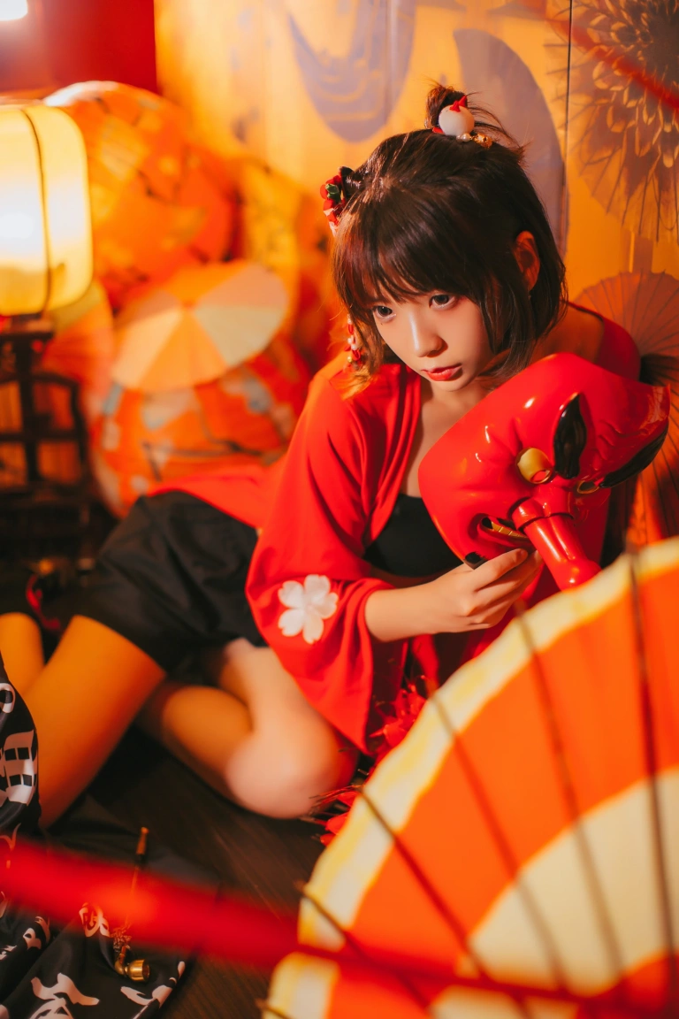 《红色羽衣》｜疯猫ss · 15张写真